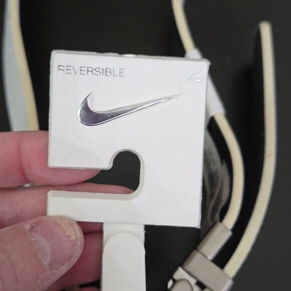 Nike Reversible White and Black BeltTag Size XS 33\